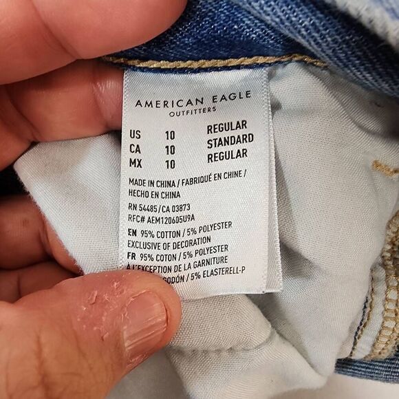 American Eagle Size 10 Women's Mom Jeans Distressed Light Wash Denim Blue Jeans - Picture 6 of 8